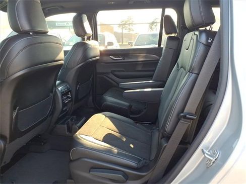 New 2025 Jeep Grand Cherokee L Altitude image 8