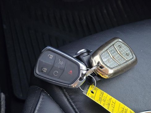 Used 2017 Cadillac XT5 Luxury w/ Driver Awareness Package image 22