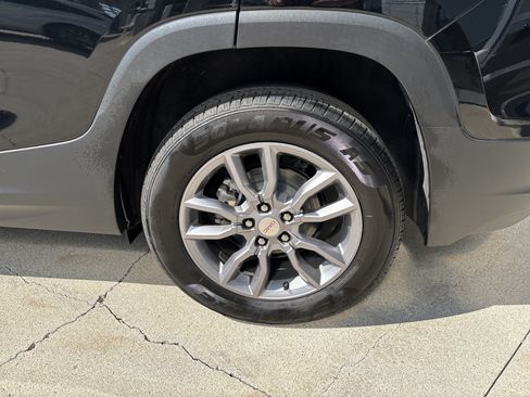 Used 2024 GMC Terrain SLT AWD/4WD image 31