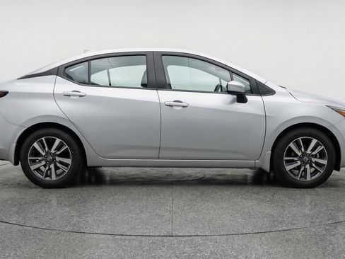 Used 2025 Nissan Versa SV FWD image 11