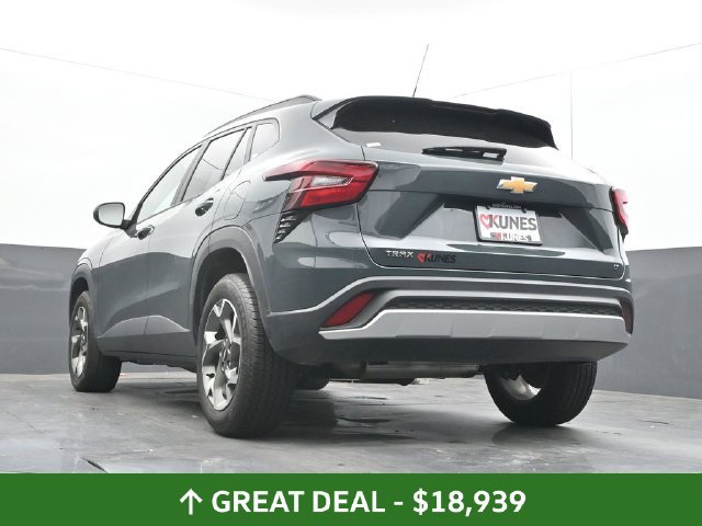 Used 2025 Chevrolet Trax LT FWD image 51