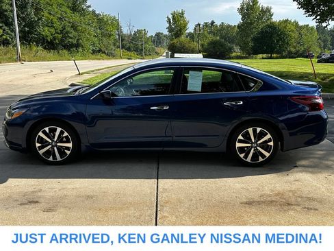 Used 2017 Nissan Altima 2.5 SR FWD image 6