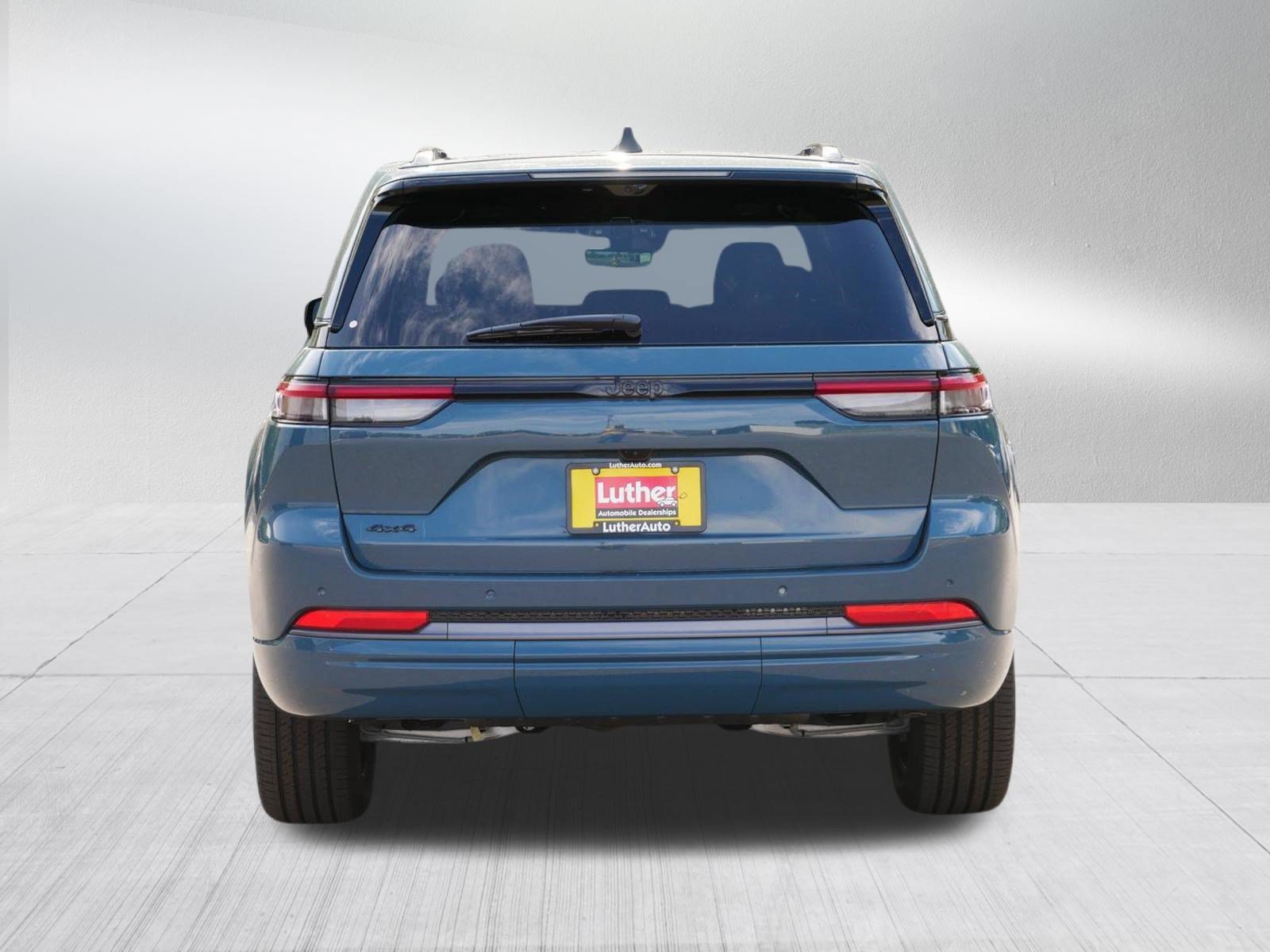 New 2027 Jeep Grand Cherokee Limited AWD/4WD image 3