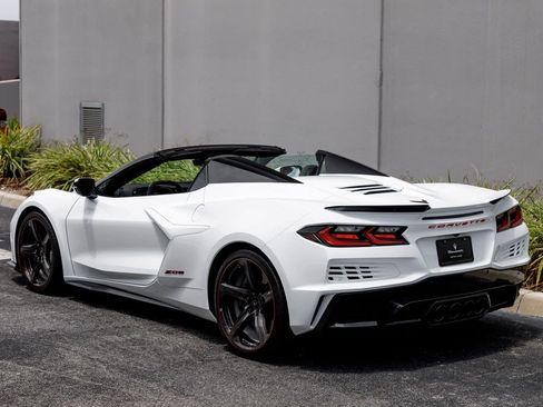 Used 2024 Chevrolet Corvette Z06 w/ Stealth Interior Trim Package RWD image 3