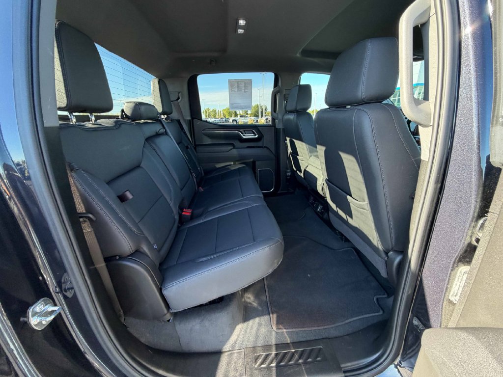 Used 2025 GMC Sierra 1500 SLT AWD/4WD image 26
