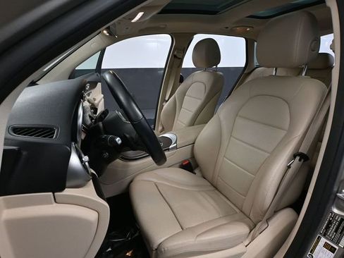 Used 2021 Mercedes-Benz GLC 300 4MATIC image 24