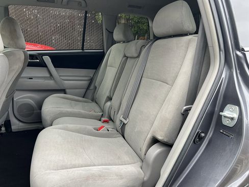 Used 2012 Toyota Highlander AWD w/ Tech Pkg image 10