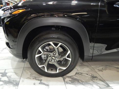 Used 2025 Chevrolet Trax LT w/ Driver Confidence Package image 12