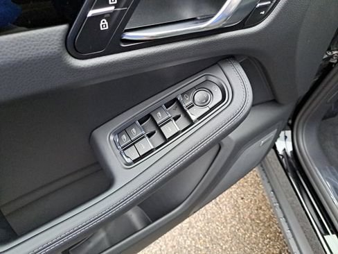 Certified 2026 Porsche Macan AWD/4WD image 24