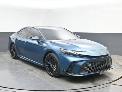Used 2025 Toyota Camry SE w/ Convenience Package FWD image 2