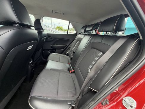 Used 2024 Hyundai Venue Limited FWD image 12