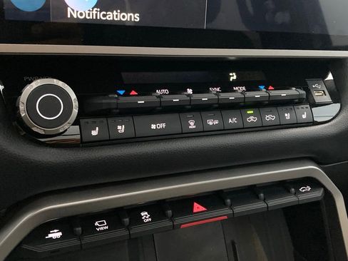 Used 2025 Toyota Tundra Limited image 24