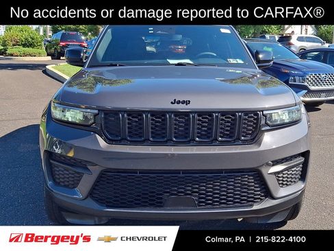 Used 2024 Jeep Grand Cherokee Altitude AWD/4WD image 2