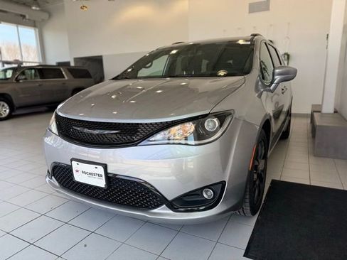Used 2020 Chrysler Pacifica Touring w/ S Appearance Package image 29