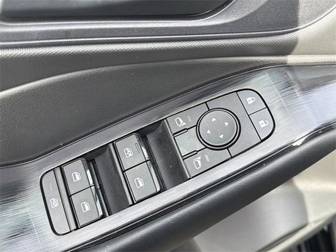 Certified 2025 Nissan Rogue S image 15