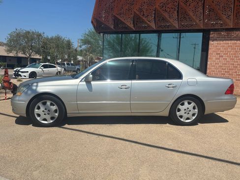Used 2003 Lexus LS 430 RWD image 2