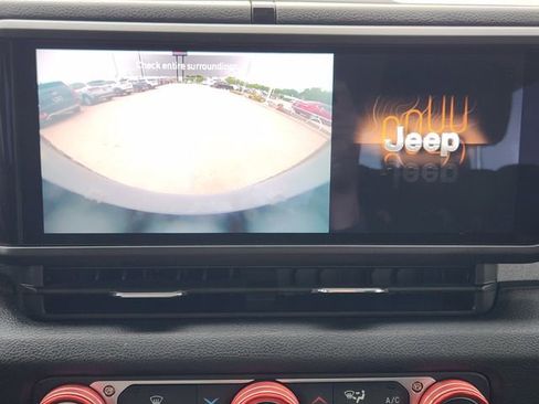 Used 2025 Jeep Wrangler Sport AWD/4WD image 6