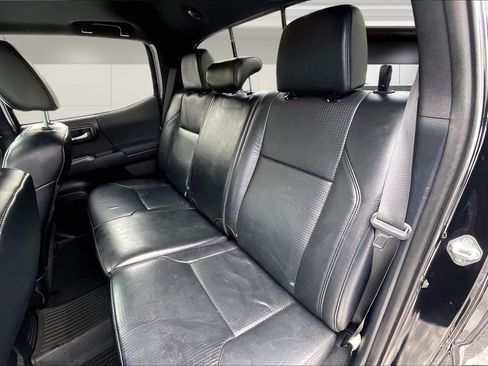 Used 2019 Toyota Tacoma TRD Off-Road image 28