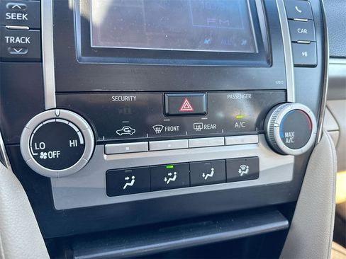 Used 2012 Toyota Camry LE image 15