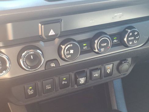 Certified 2020 Toyota Tacoma TRD Sport w/ Technology Package AWD/4WD image 18