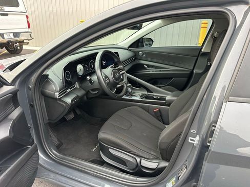 Used 2023 Hyundai Elantra SEL w/ Convenience Package image 13