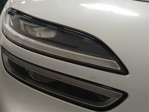 Used 2022 Genesis G70 2.0T w/ Prestige Package image 9