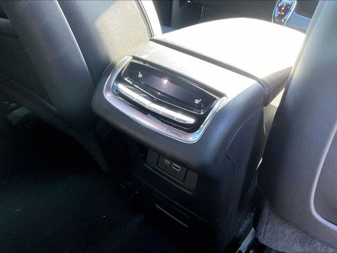 Used 2025 Cadillac XT6 Premium Luxury image 33