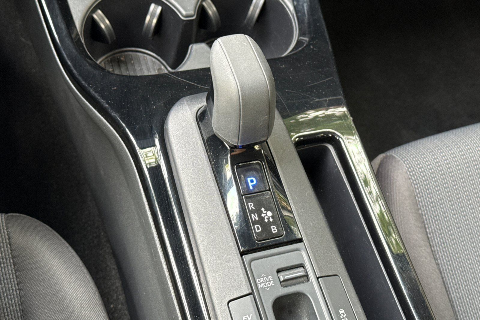 Used 2025 Toyota Prius LE FWD image 25