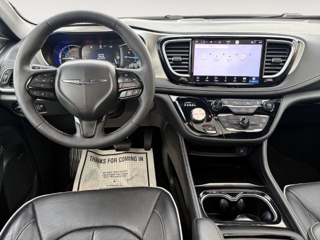 Used 2023 Chrysler Pacifica Limited w/ Uconnect Theater Family Group FWD image 5