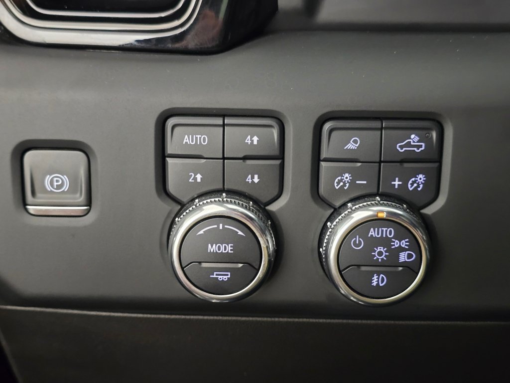 Used 2024 GMC Sierra 1500 AT4 w/ Technology Package AWD/4WD image 38