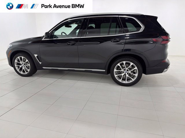 Certified 2024 BMW X5 xDrive40i w/ Premium Package AWD/4WD image 2
