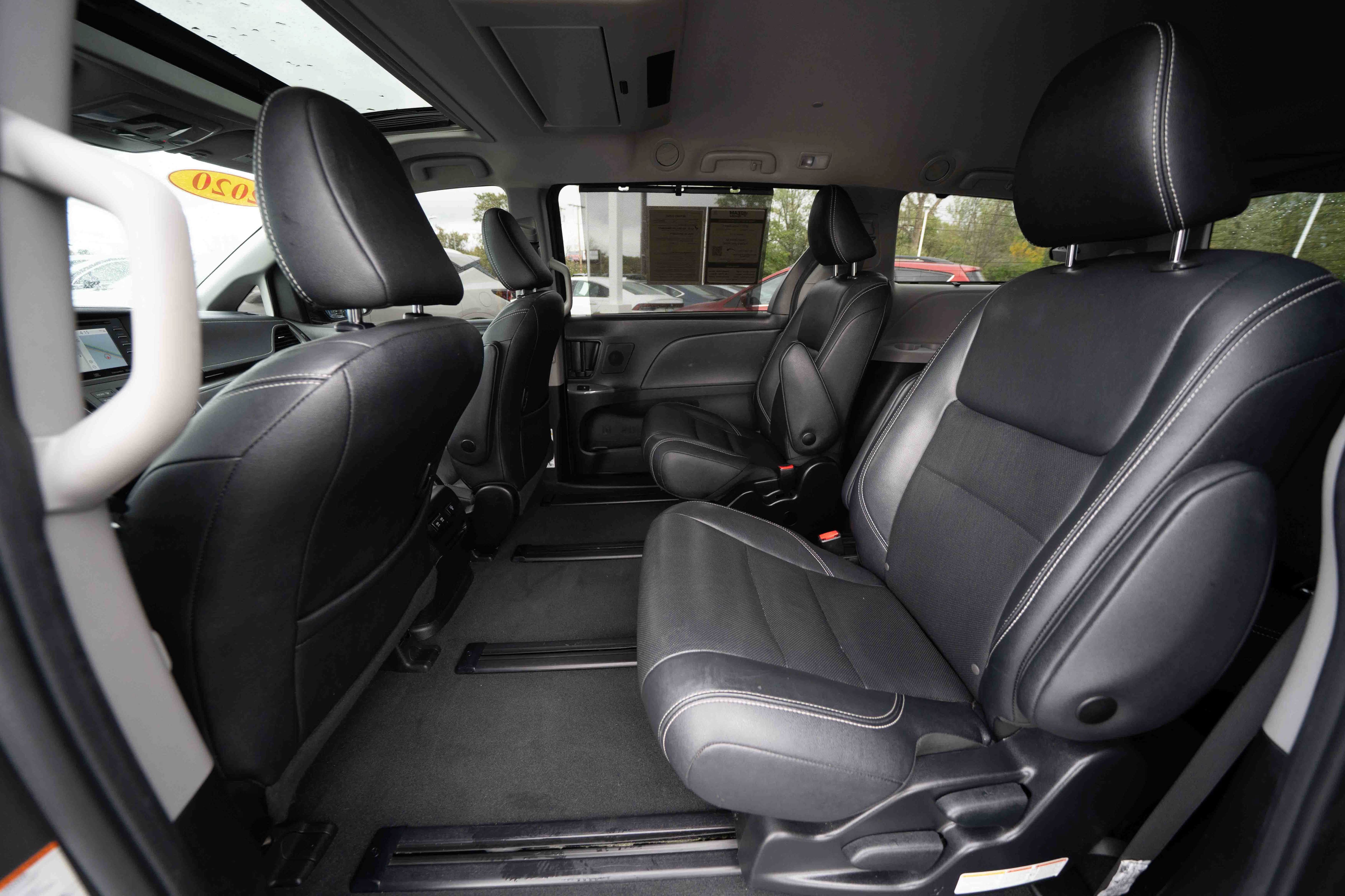 Used 2020 Toyota Sienna SE Premium AWD/4WD image 24