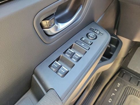 Certified 2025 Honda Pilot Sport image 28