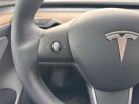 Used 2021 Tesla Model 3 Standard Range Plus image 16