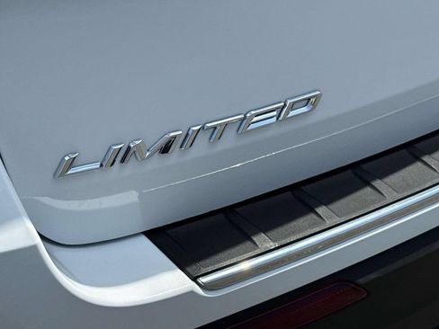 Used 2023 Ford Explorer Limited AWD/4WD image 7
