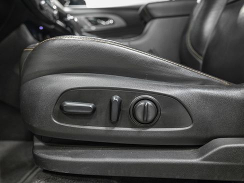 Used 2020 Chevrolet Traverse LT w/ LT Premium Package image 14