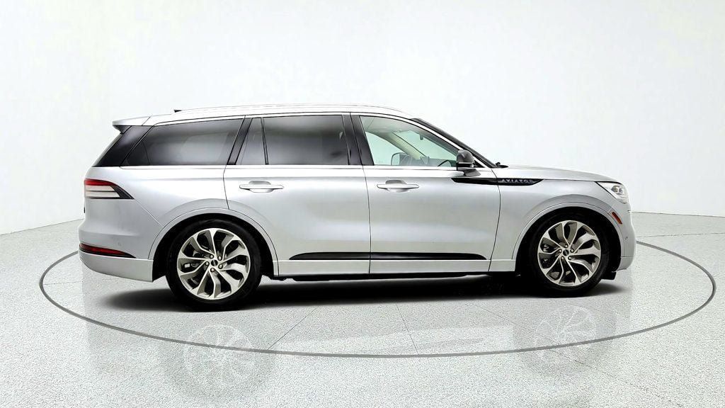 Used 2022 Lincoln Aviator Grand Touring w/ Equipment Group 301A AWD/4WD image 4