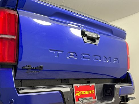 Certified 2025 Toyota Tacoma TRD Sport w/ TRD Sport Premium Package AWD/4WD image 27