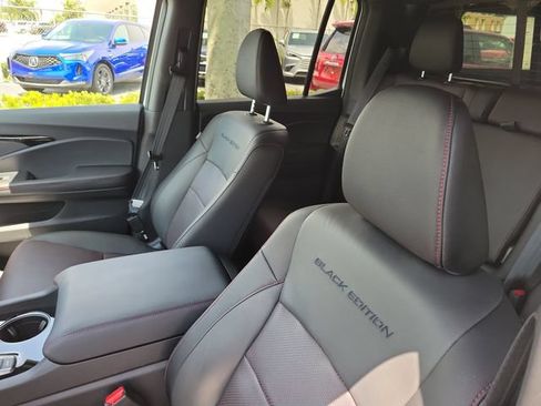 Used 2025 Honda Ridgeline Black Edition image 9
