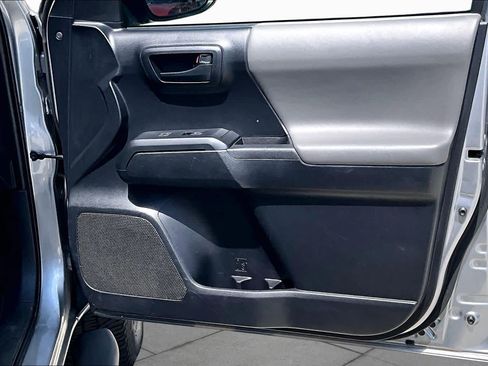 Used 2020 Toyota Tacoma SR w/ SR Convenience Package RWD image 21
