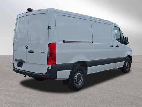 Used 2025 Mercedes-Benz Sprinter 2500 image 3