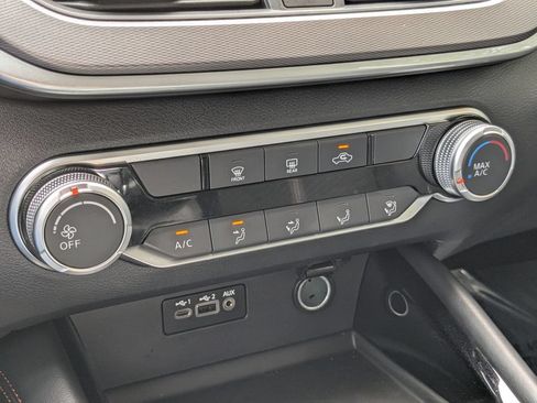 Used 2025 Nissan Altima 2.5 SR FWD image 41