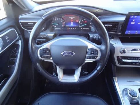 Certified 2022 Ford Explorer XLT w/ Equipment Group 202A image 16