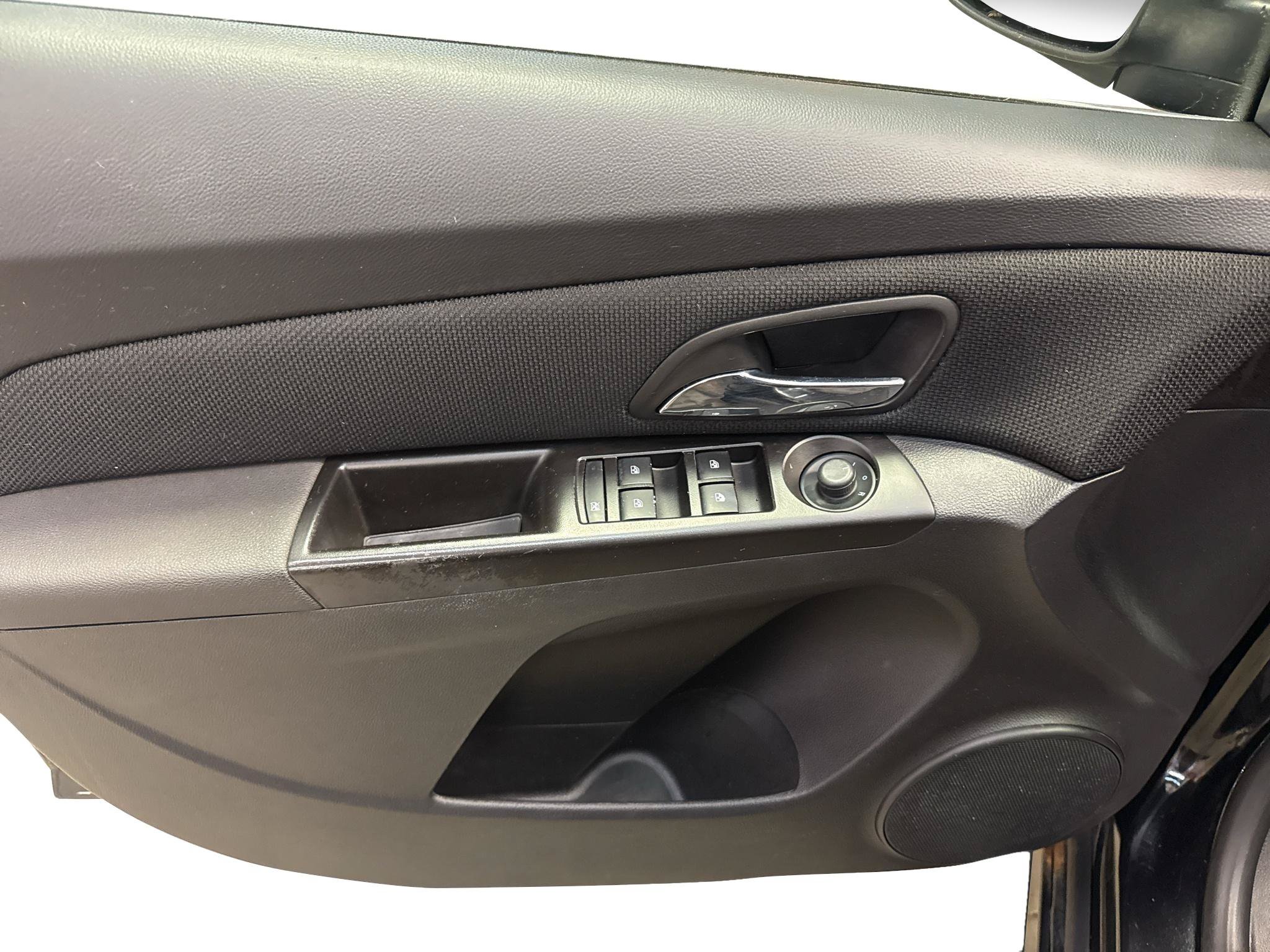 Used 2014 Chevrolet Cruze LT w/ RS Package FWD image 9
