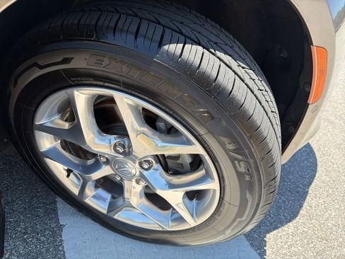 Used 2018 Chrysler Pacifica Limited w/ Advanced Safetytec Group FWD image 11