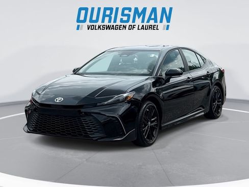 Used 2025 Toyota Camry SE w/ Multimedia Upgrade Package FWD image 1