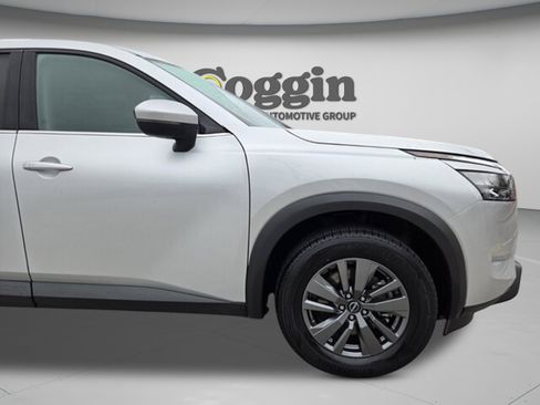 Used 2024 Nissan Pathfinder SV image 9