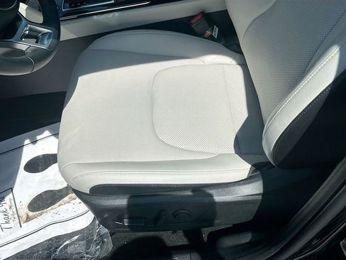 Certified 2025 Kia Sportage EX w/ Premium Package FWD image 19
