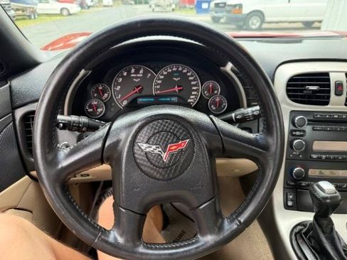 Used 2005 Chevrolet Corvette Convertible w/ Preferred Equipment Group RWD image 18
