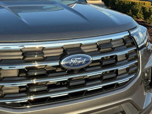 New 2026 Ford Explorer Active w/ Active Comfort Package image 3